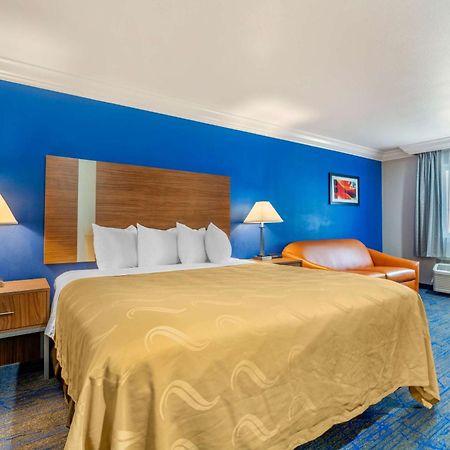 Quality Inn & Suites Vacaville Bagian luar foto