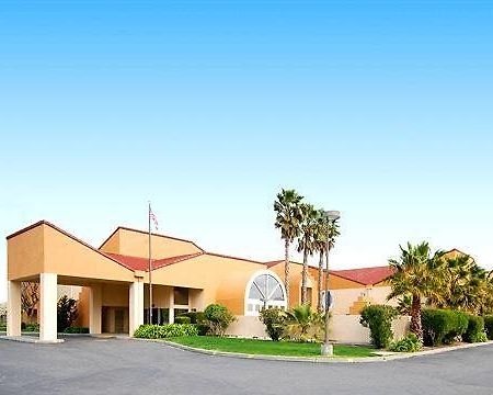Quality Inn & Suites Vacaville Bagian luar foto