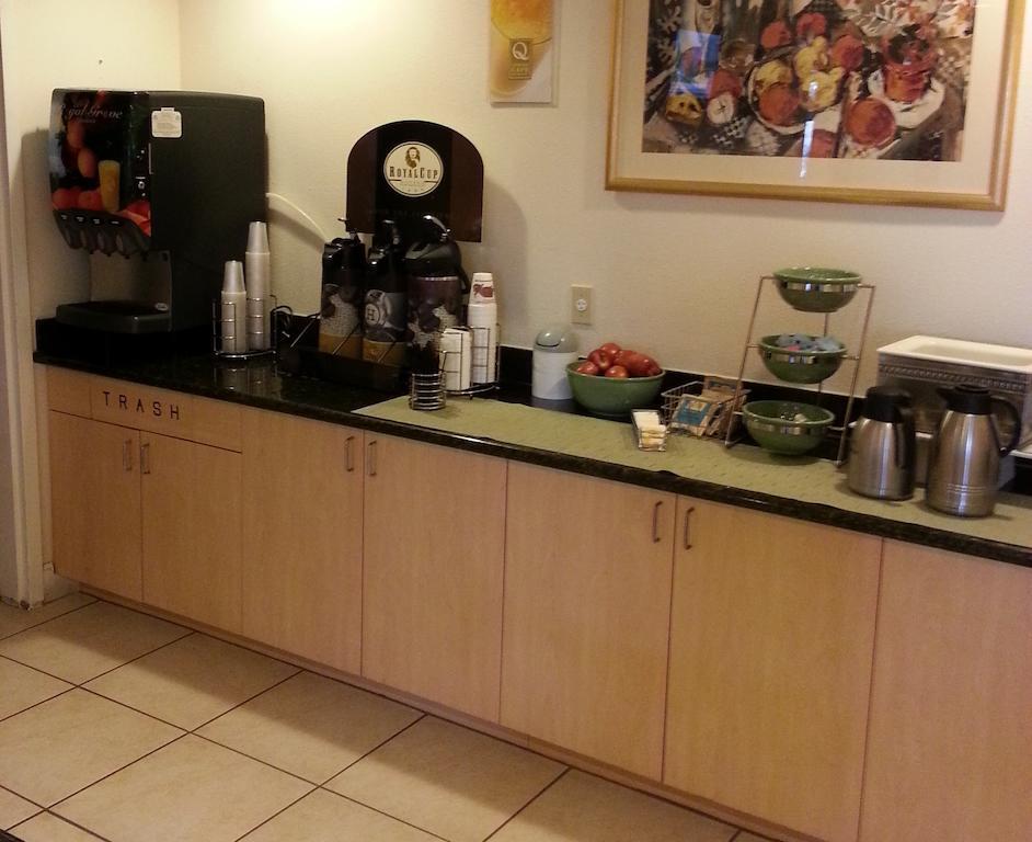 Quality Inn & Suites Vacaville Bagian luar foto