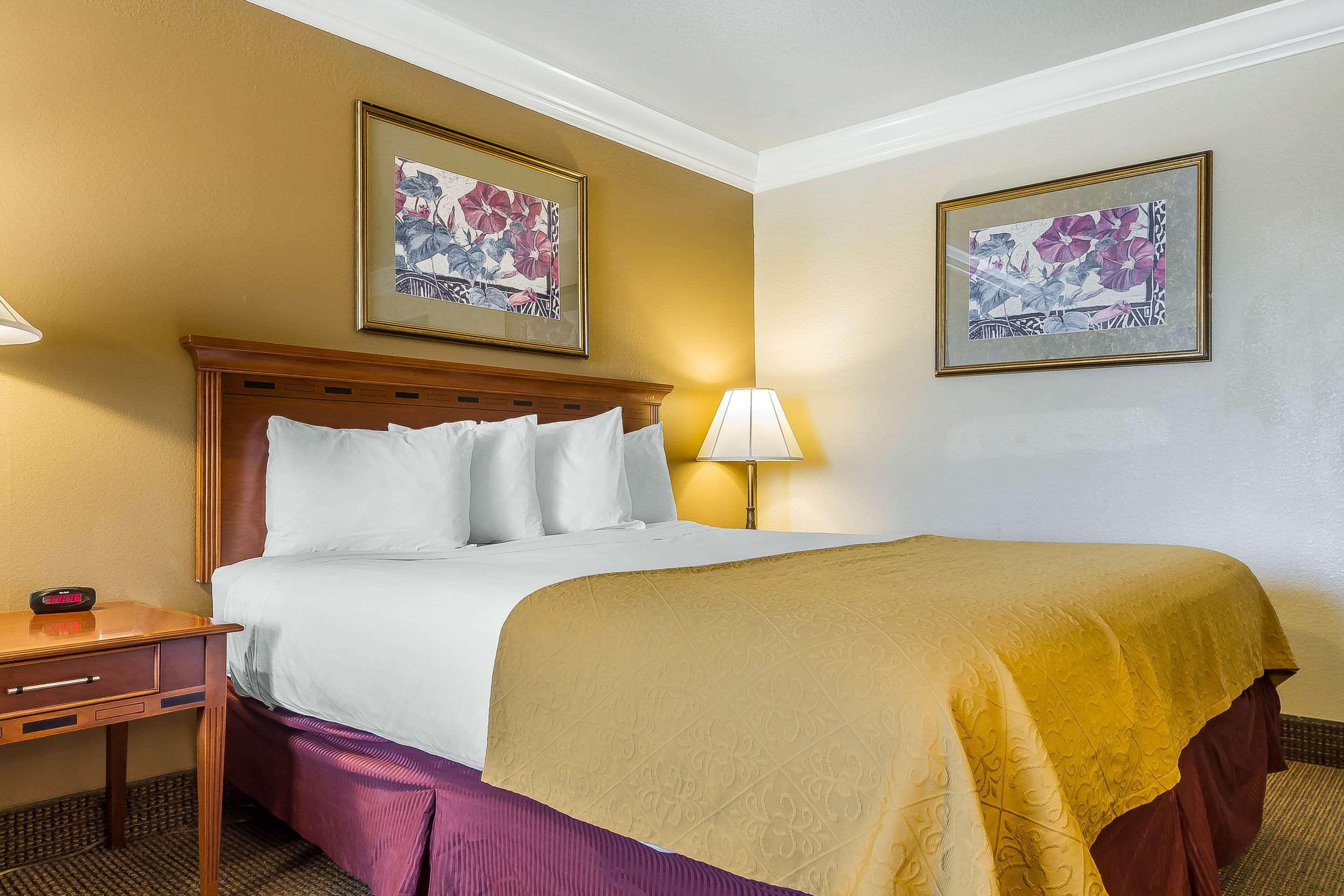 Quality Inn & Suites Vacaville Bagian luar foto