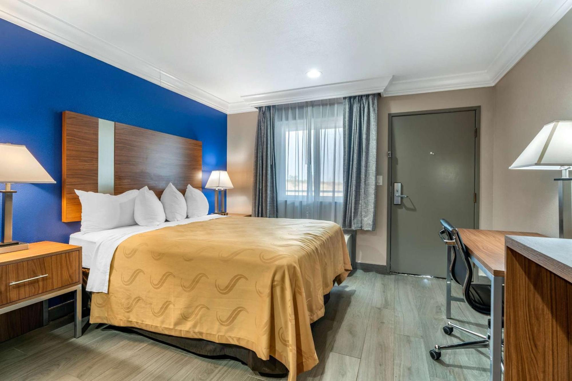 Quality Inn & Suites Vacaville Bagian luar foto