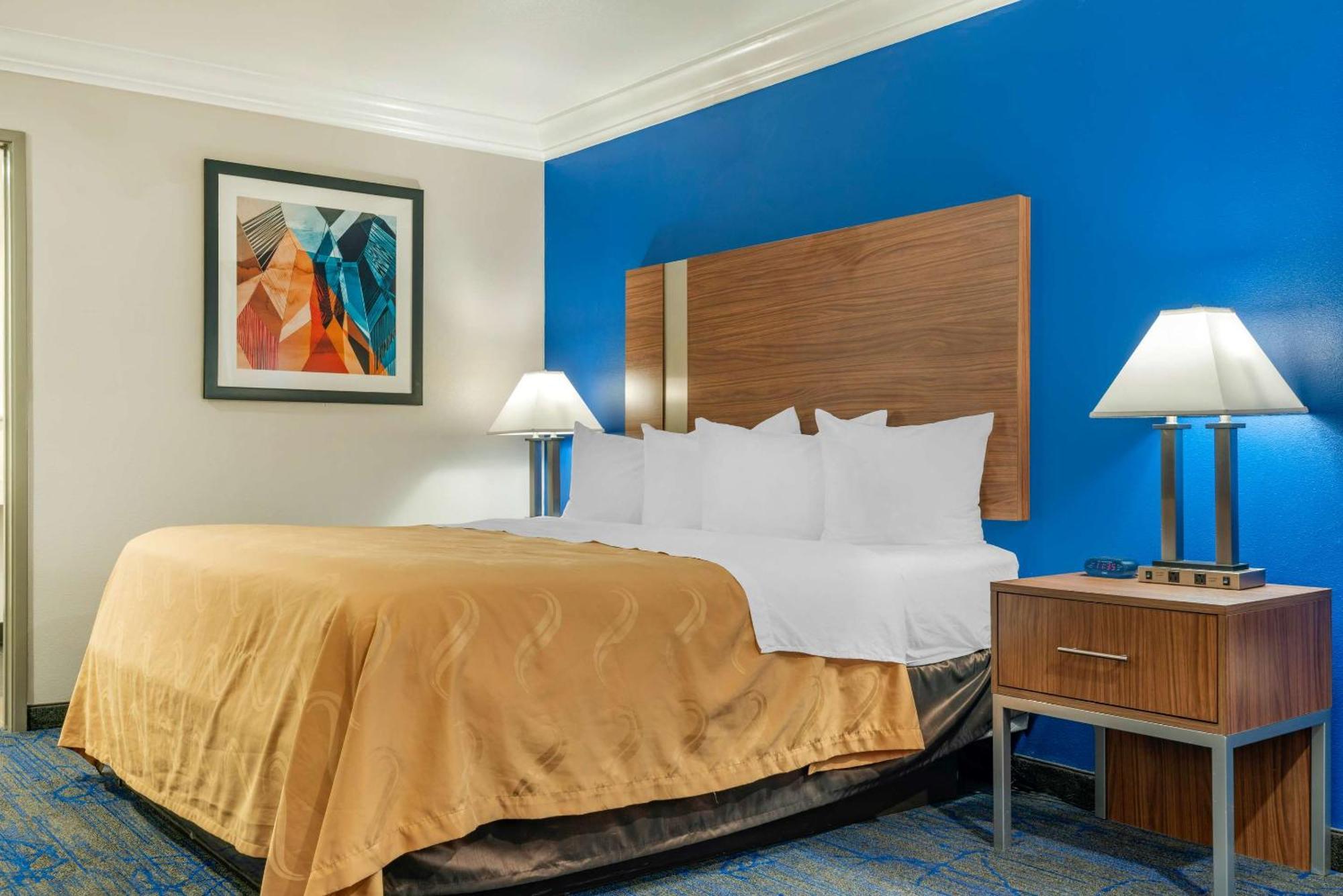 Quality Inn & Suites Vacaville Bagian luar foto