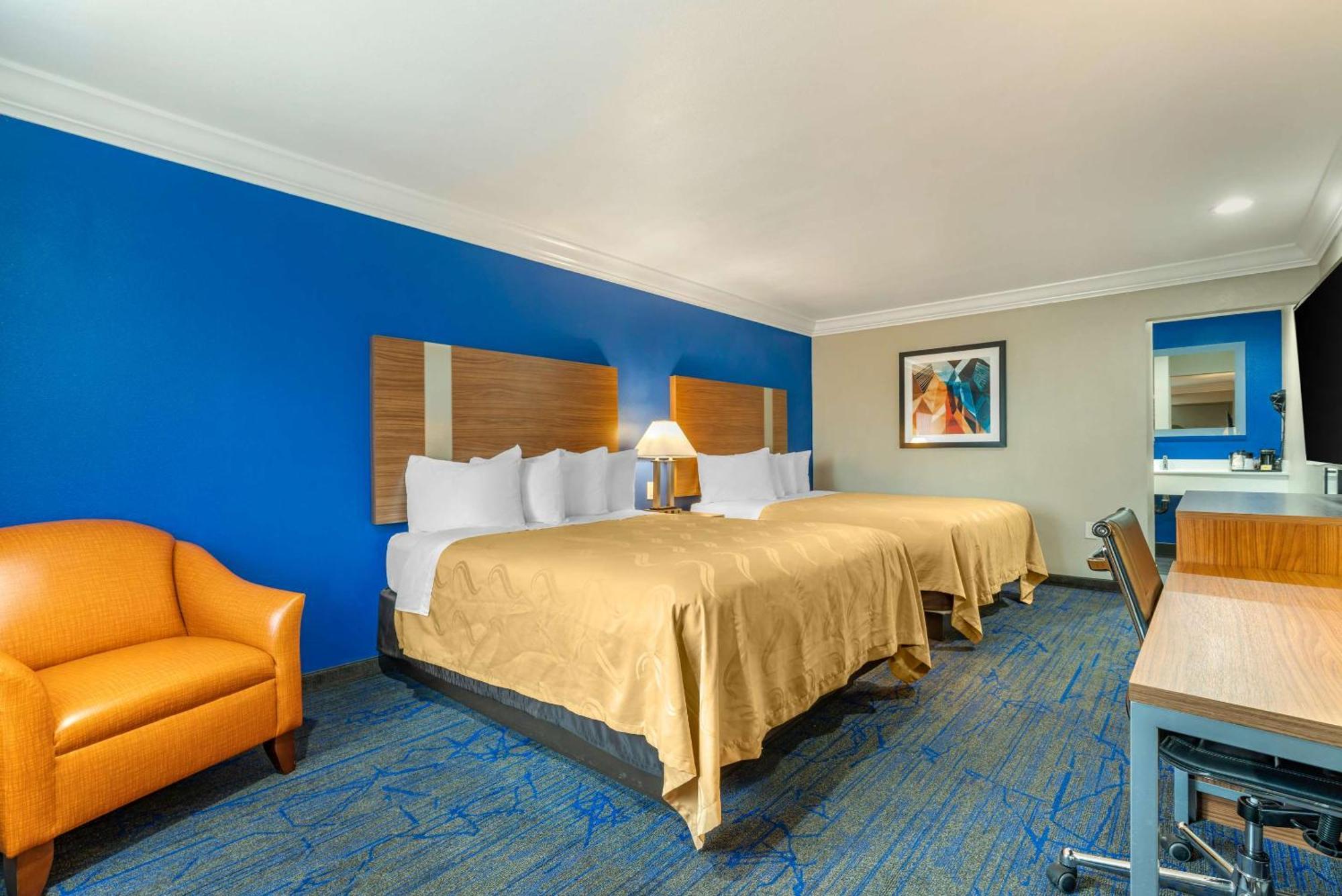 Quality Inn & Suites Vacaville Bagian luar foto