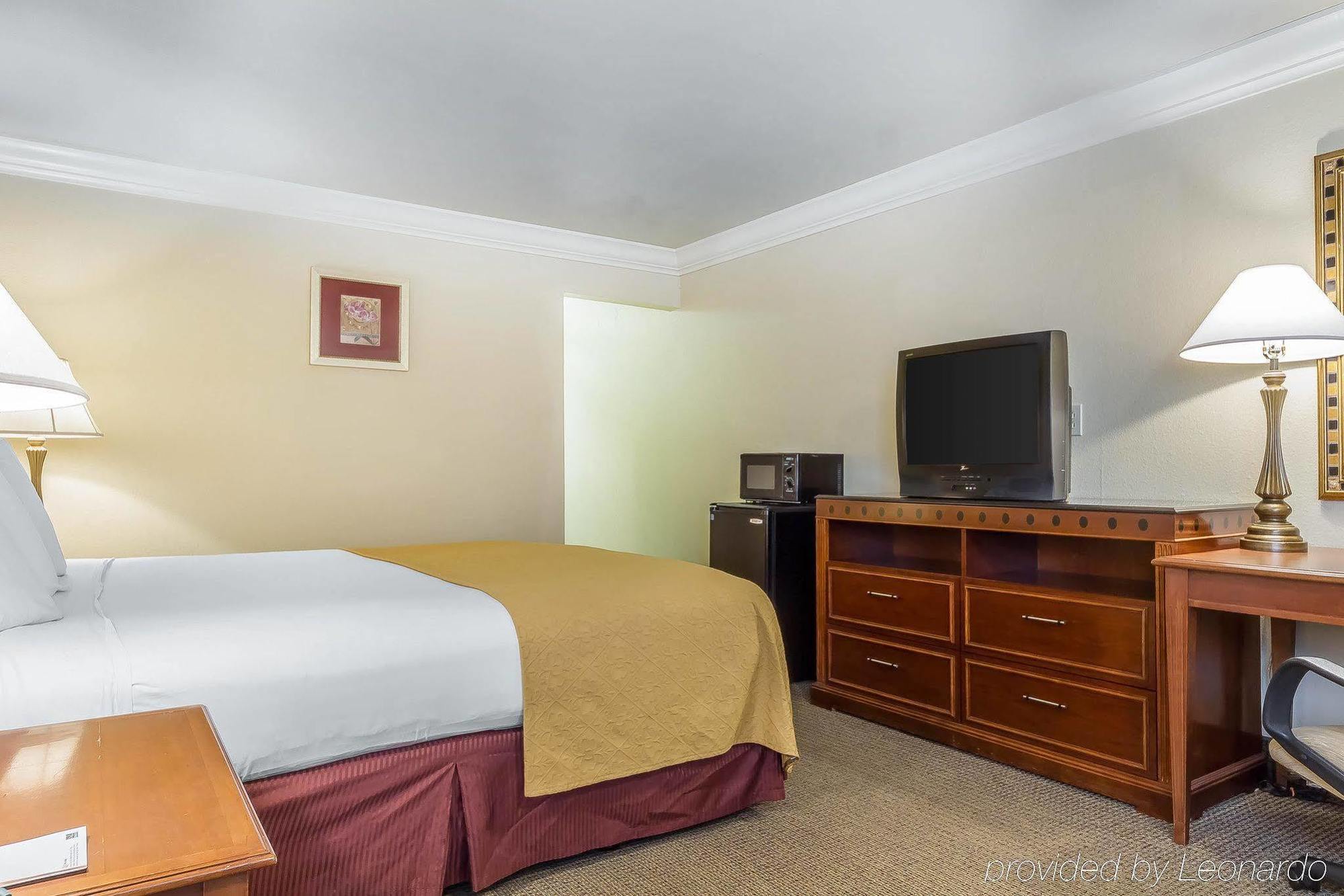 Quality Inn & Suites Vacaville Bagian luar foto